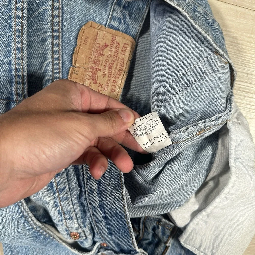 Vintage Levi's 501 Jeans Size 31x31 Light Wash Straight Leg 90s USA Made Button